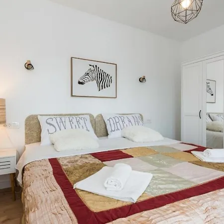 Apartment Marta 3 *
