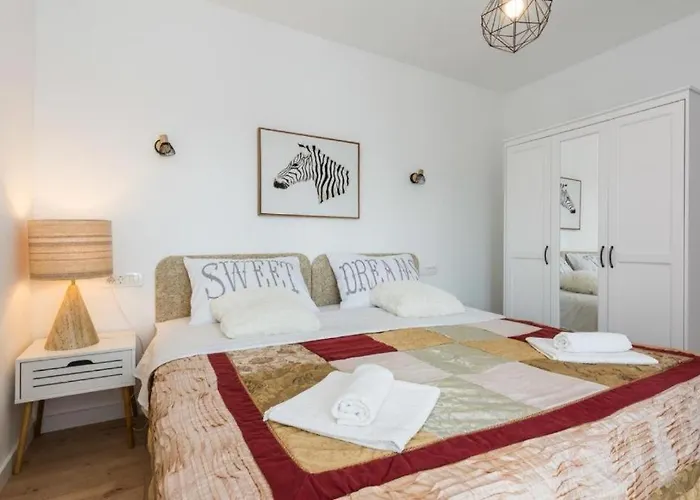 Apartment Marta 3 *